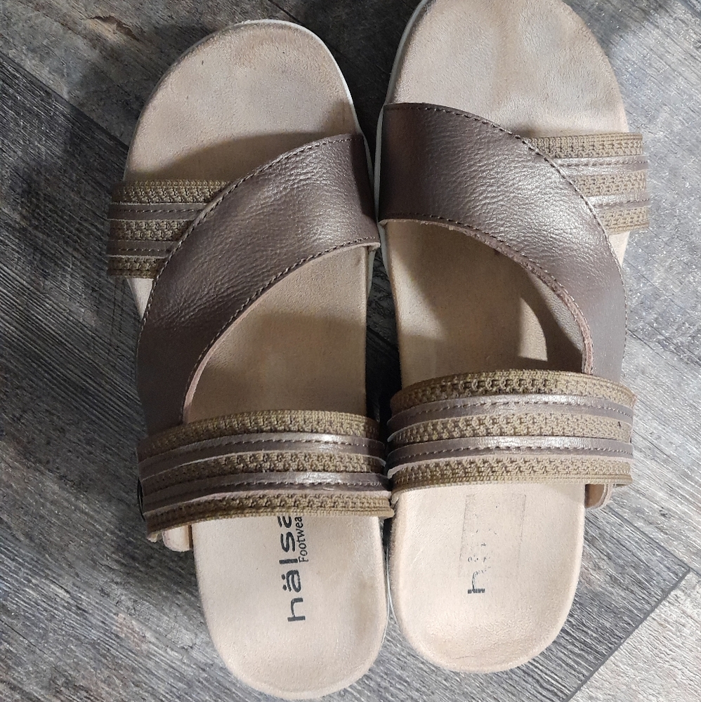 Halsa slip ons - Picture 2 of 8